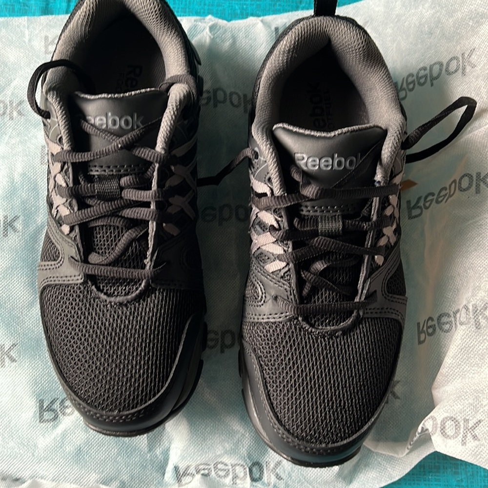 Reebok Steel Toe Slip resisting work shoe